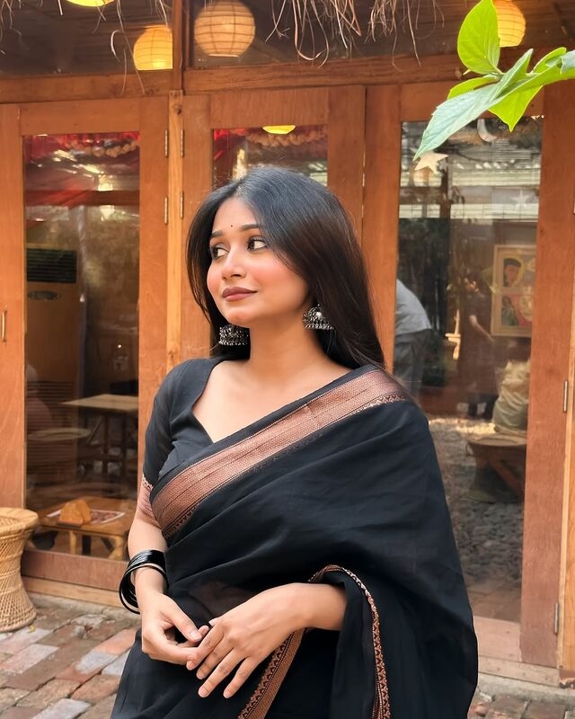 প্রিমিয়াম কোয়ালিটি টাংগাইল নকশি পার শাড়ি